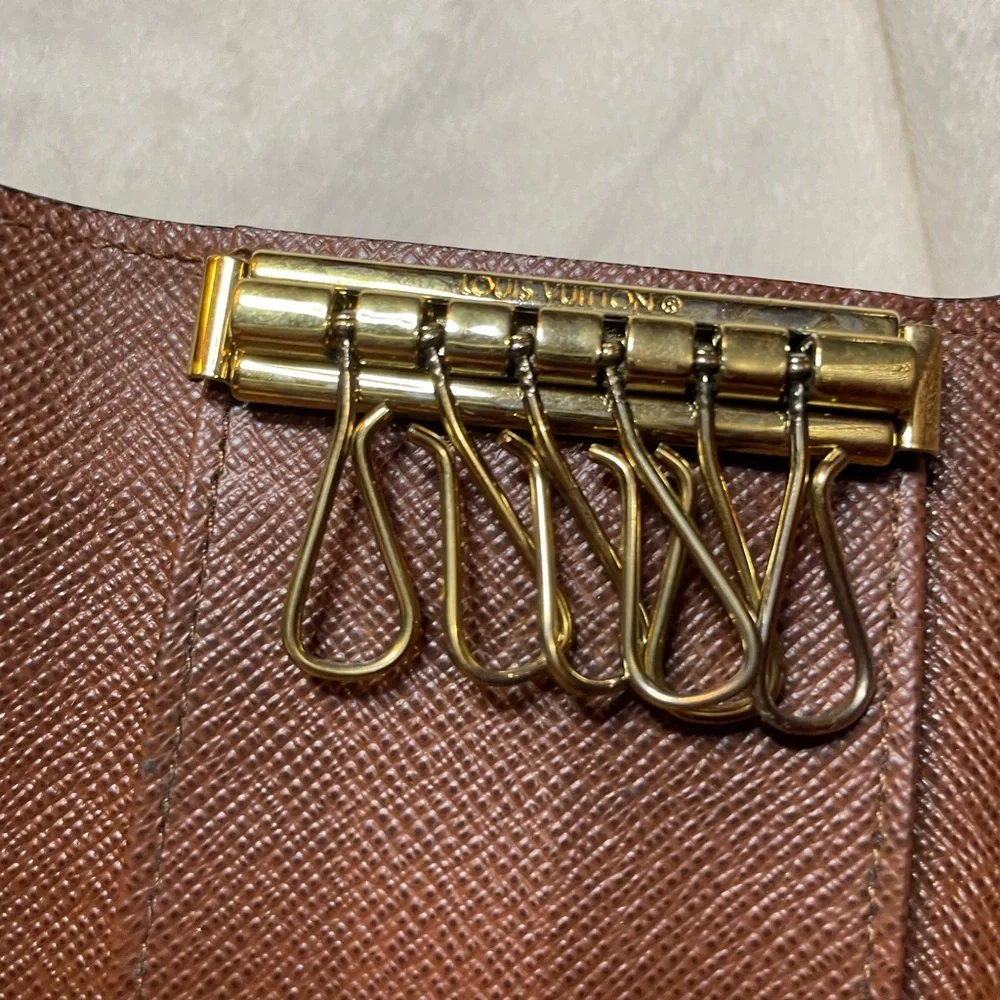 Louis Vuitton Monogram 6ring Key Case 🤎 - Picture 8 of 9